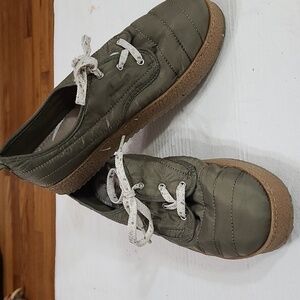 Cool Planet by Steve Madden Womens Quilted Sneakers Khaki Green Sz 8.5? EUC READ